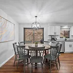 Stylish And Accessible Six Bedroom Home In Wexford/Pittsburg With Kids Amenities
