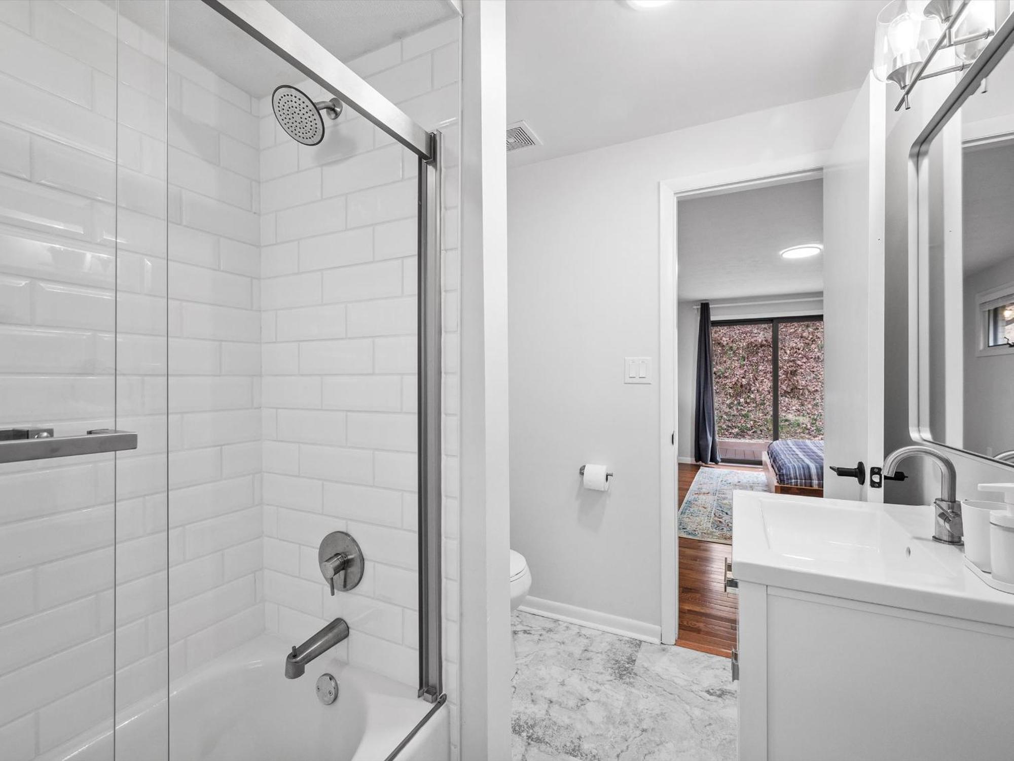 Stylish And Accessible Six Bedroom In Wexford/pittsburg With Kids Amenities
