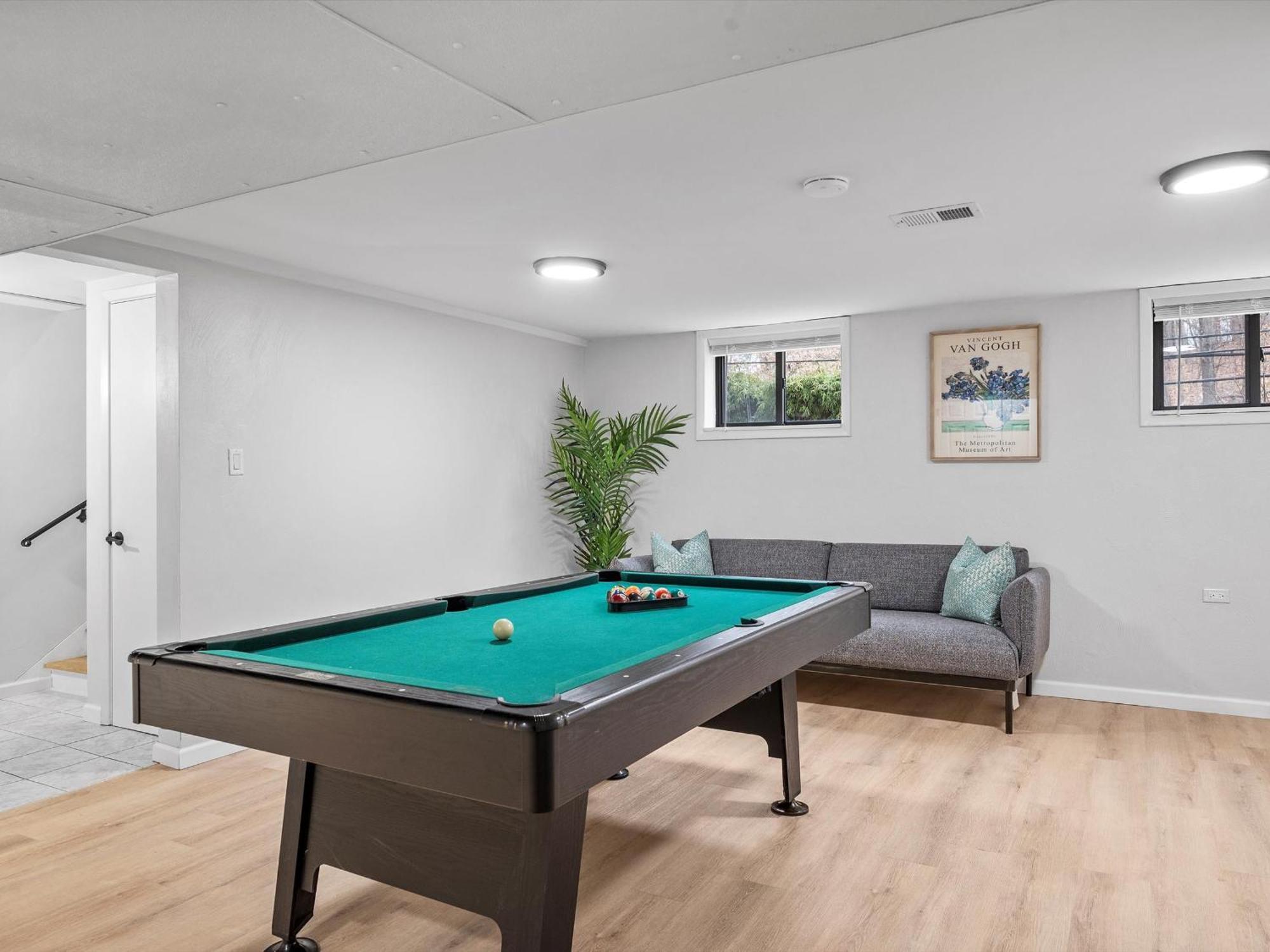 Stylish And Accessible Six Bedroom In Wexford/pittsburg With Kids Amenities Holiday home