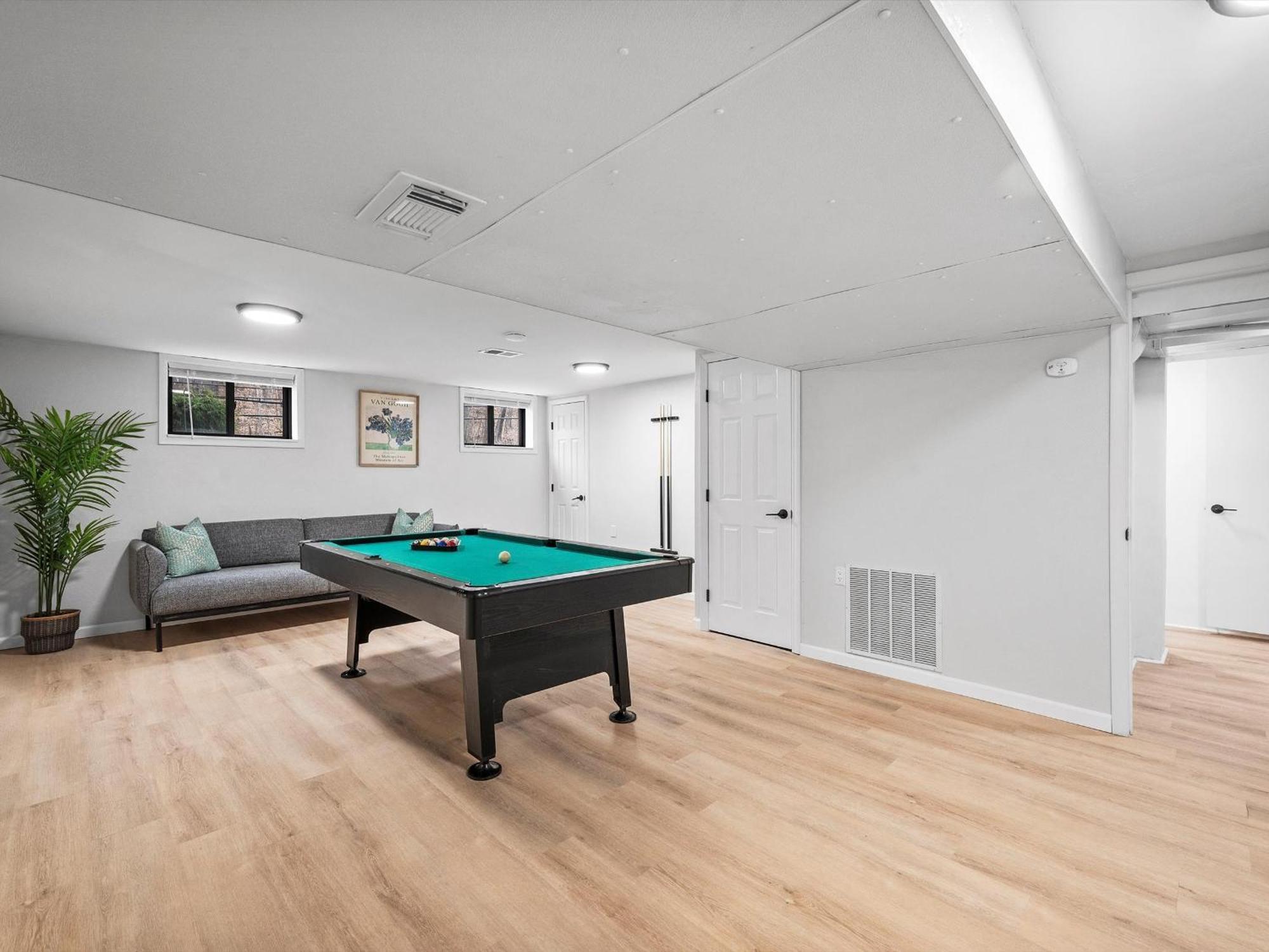 Stylish And Accessible Six Bedroom In Wexford/pittsburg With Kids Amenities