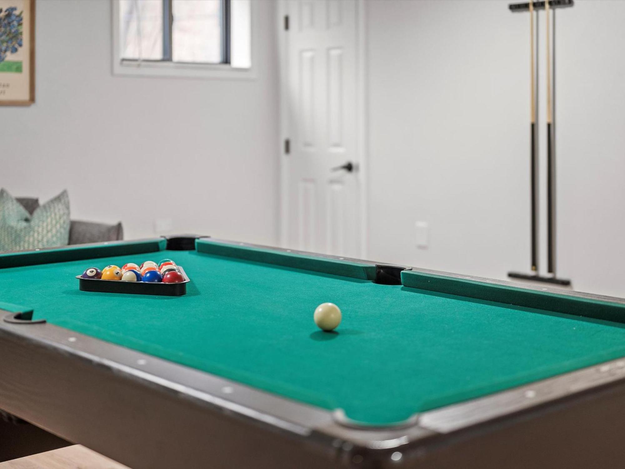 Stylish And Accessible Six Bedroom In Wexford/pittsburg With Kids Amenities Holiday home Wexford